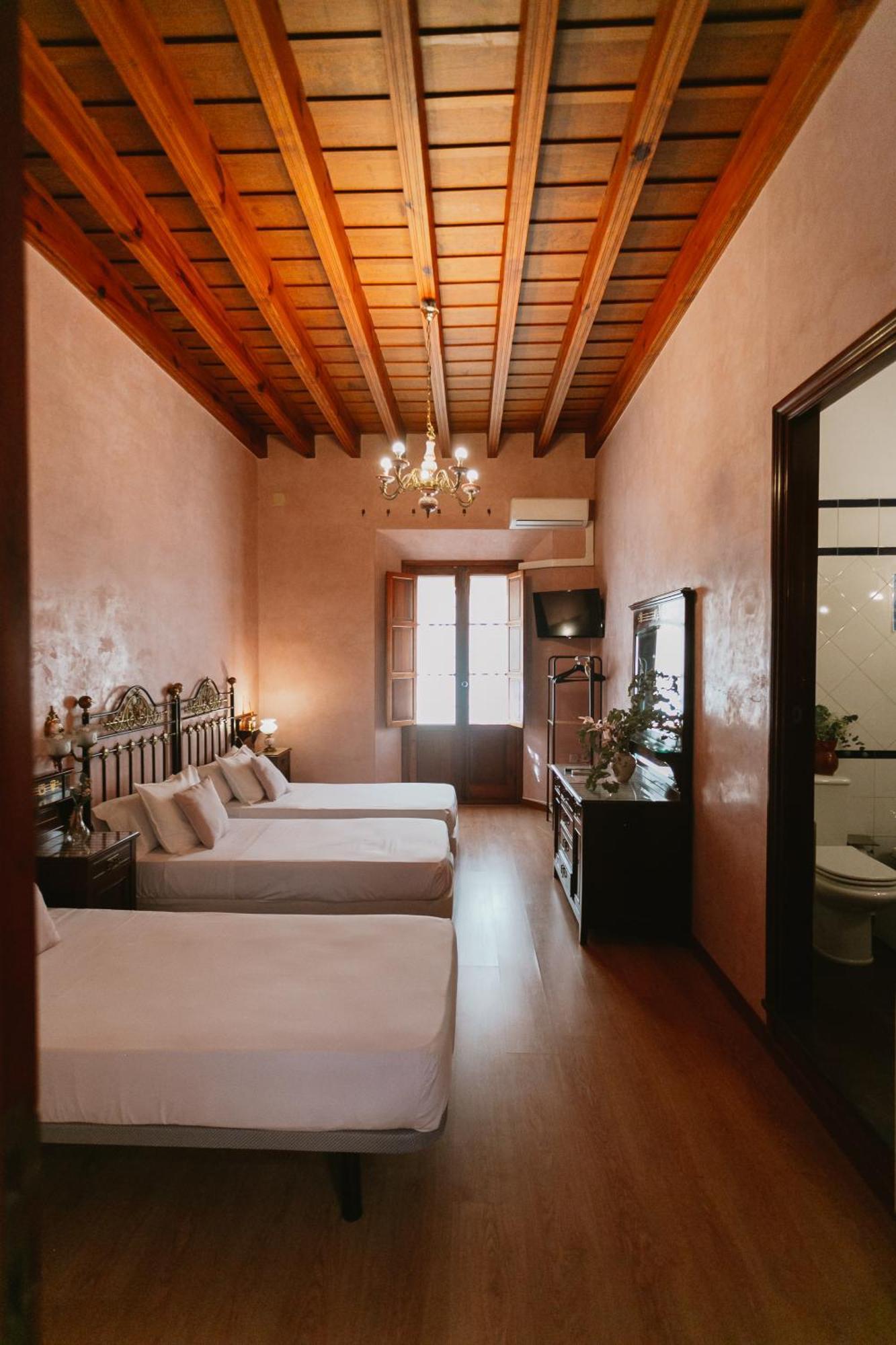 Komodo Casa Maravillas Rooms Sevilha Exterior foto