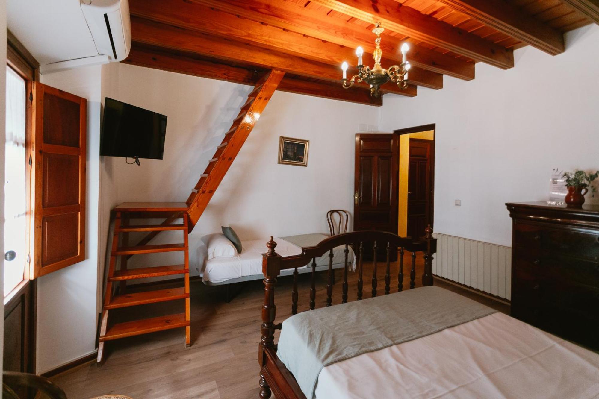 Komodo Casa Maravillas Rooms Sevilha Exterior foto