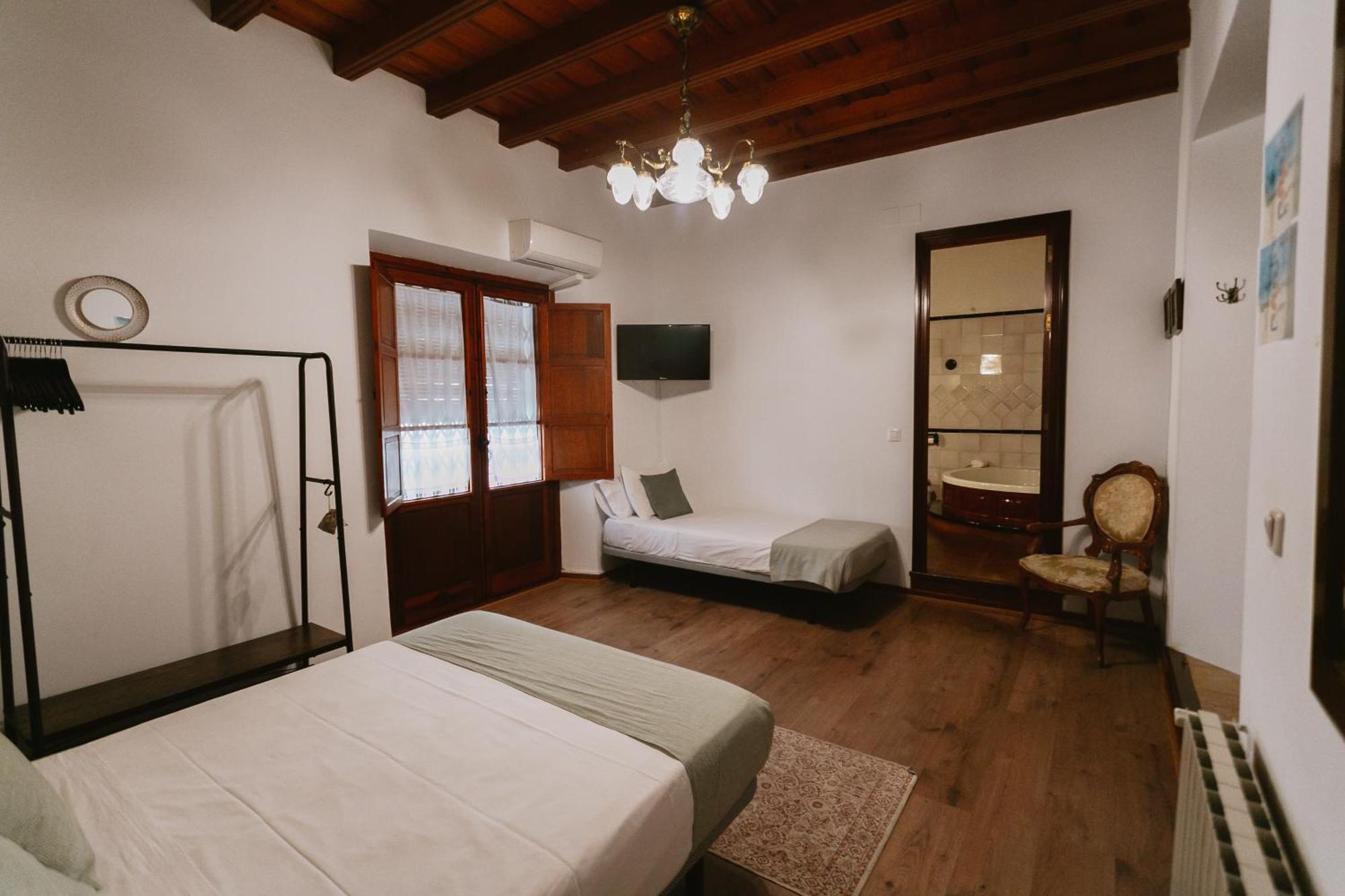 Komodo Casa Maravillas Rooms Sevilha Exterior foto