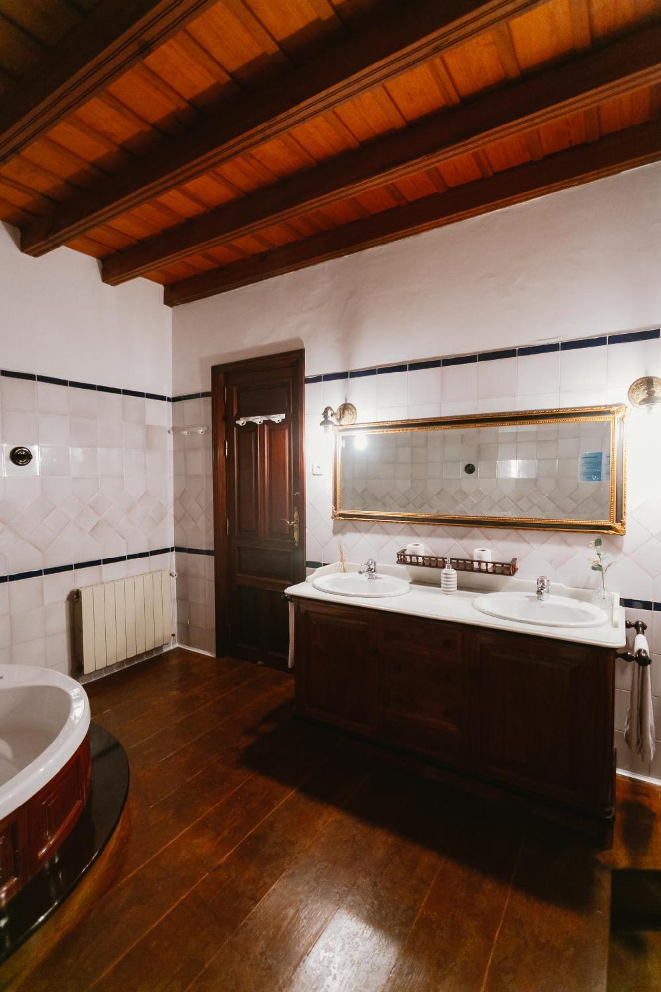 Komodo Casa Maravillas Rooms Sevilha Exterior foto
