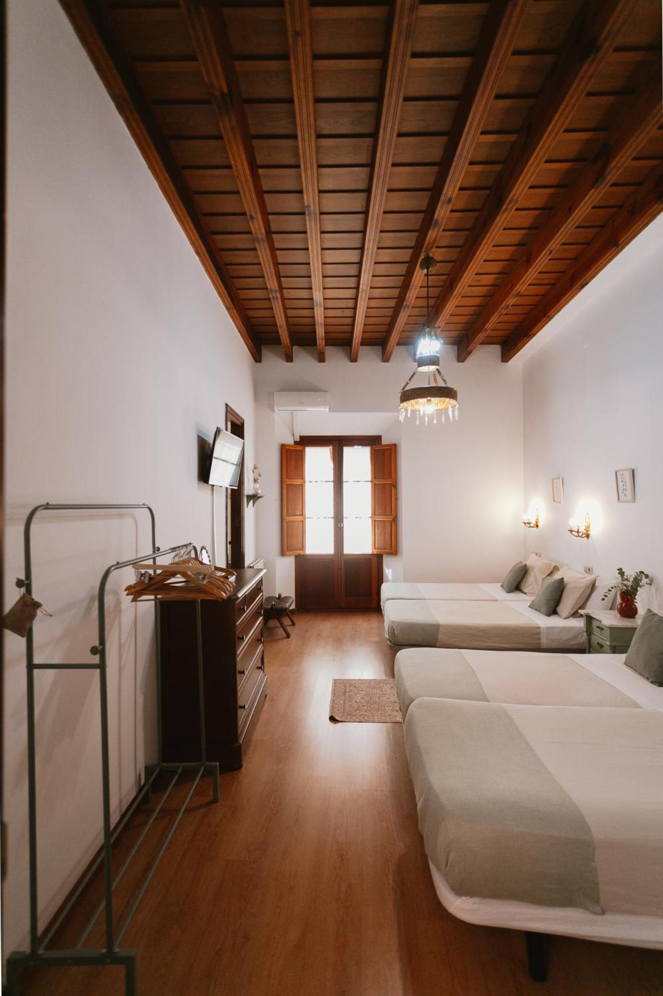 Komodo Casa Maravillas Rooms Sevilha Exterior foto