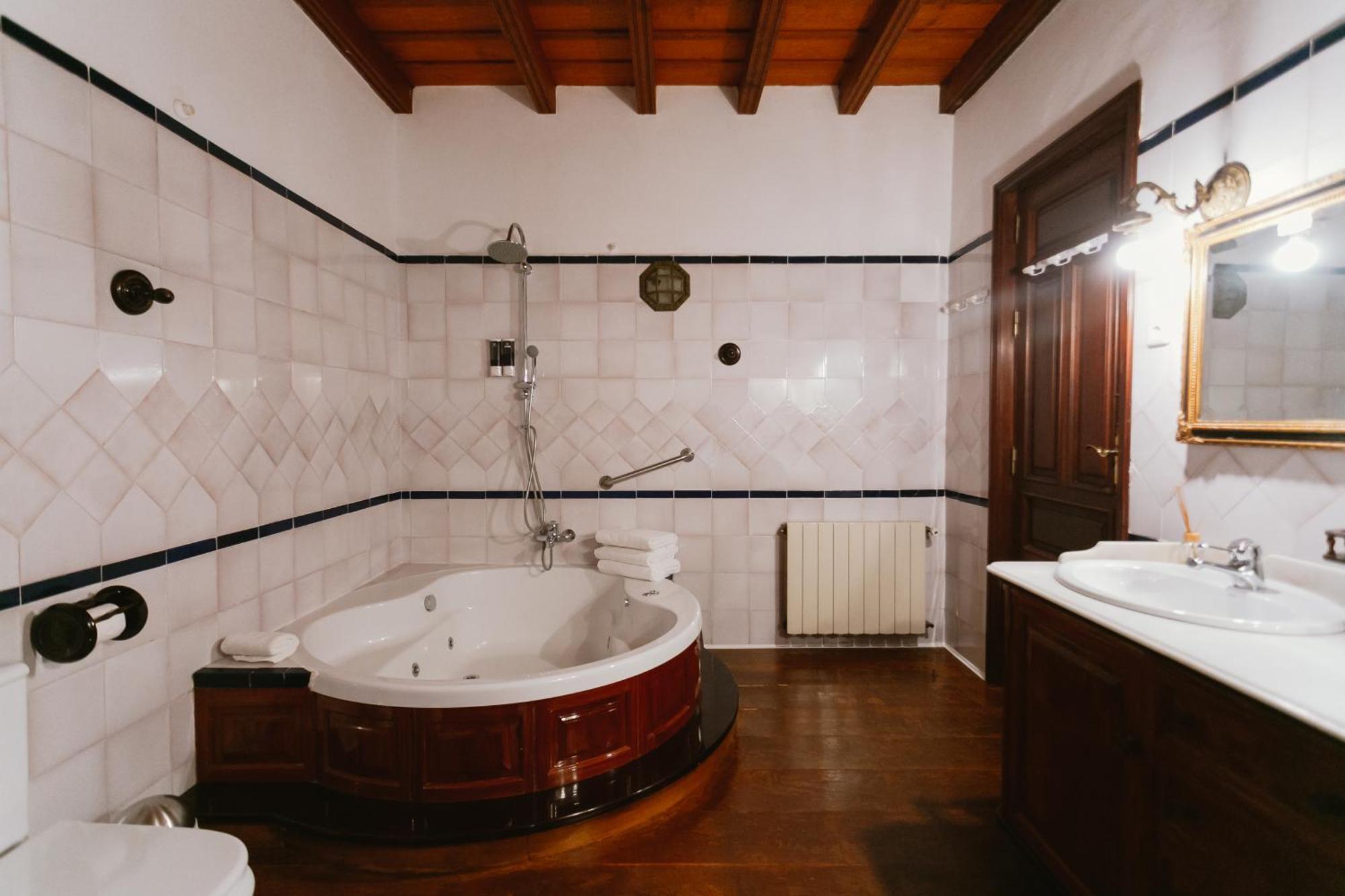 Komodo Casa Maravillas Rooms Sevilha Exterior foto