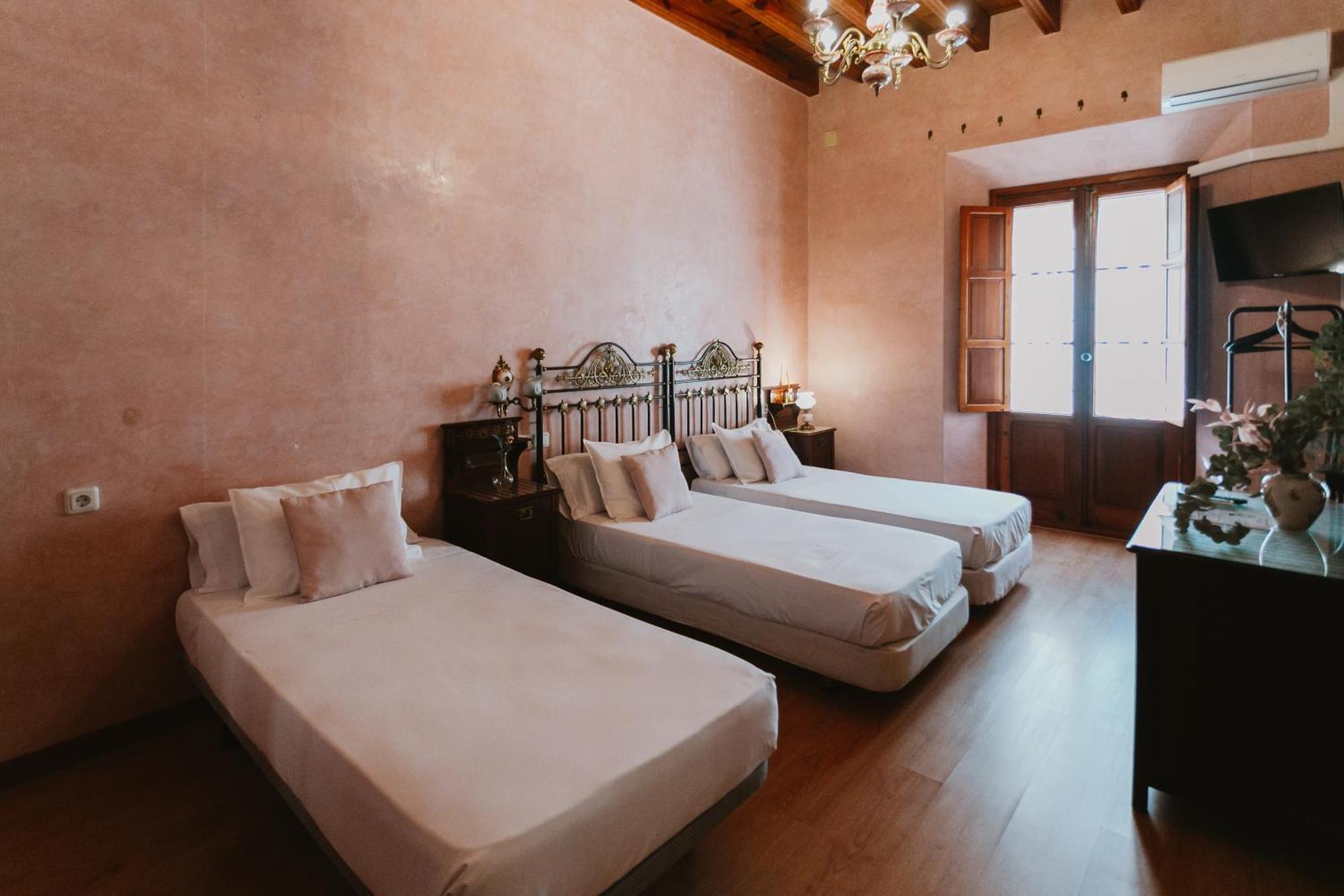 Komodo Casa Maravillas Rooms Sevilha Exterior foto