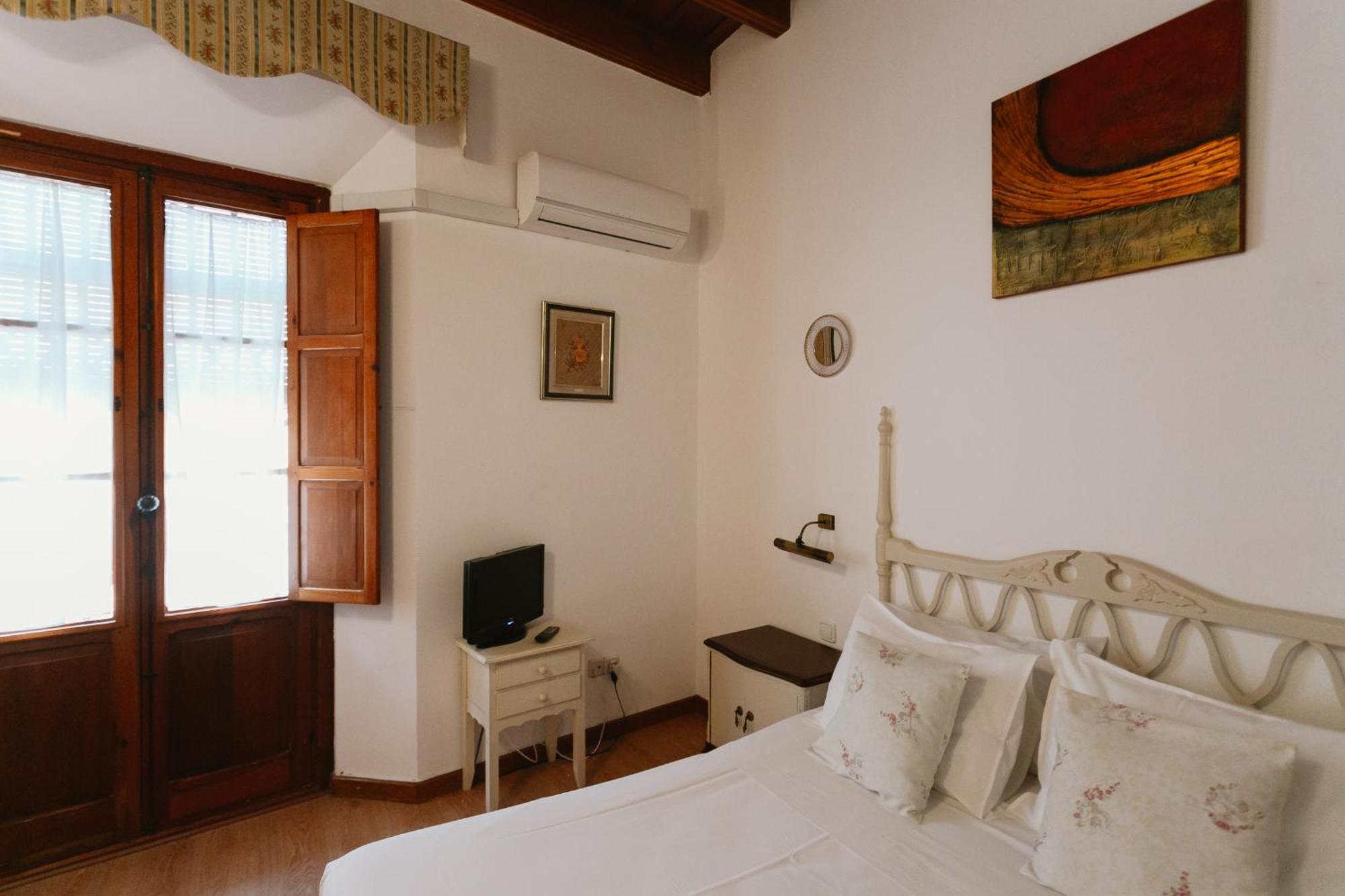 Komodo Casa Maravillas Rooms Sevilha Exterior foto