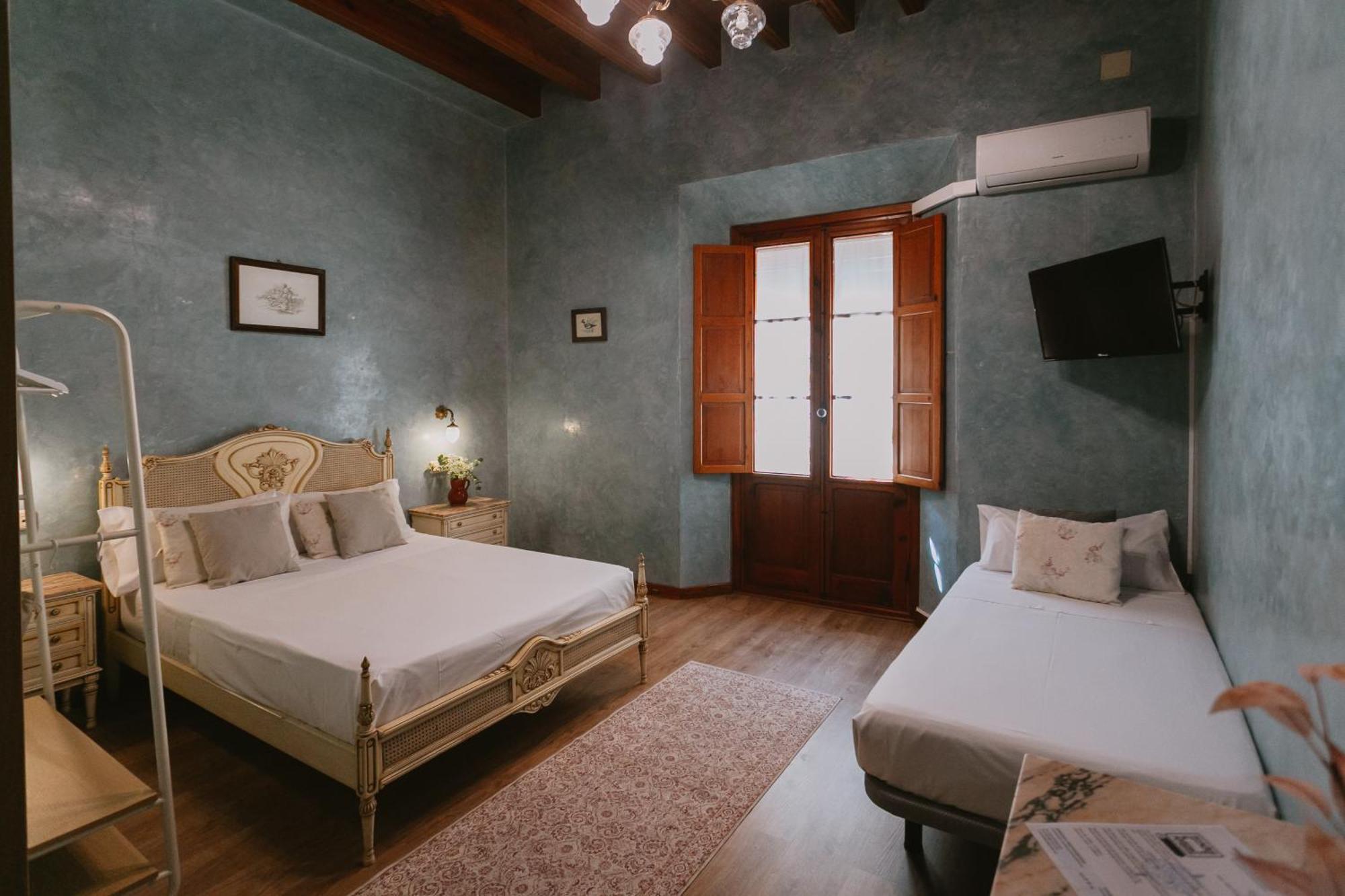 Komodo Casa Maravillas Rooms Sevilha Exterior foto
